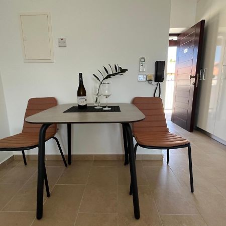 Papho'S Mare Apts Paphos Exterior photo
