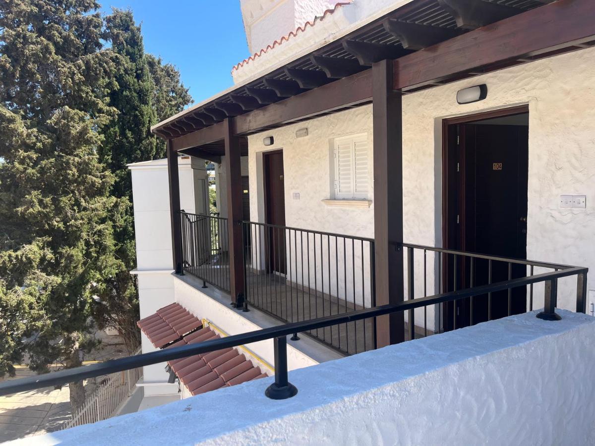 Papho'S Mare Apts Paphos Exterior photo