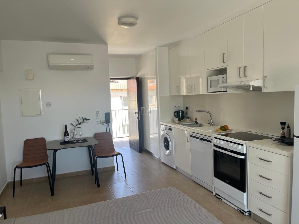 Papho'S Mare Apts Paphos Exterior photo