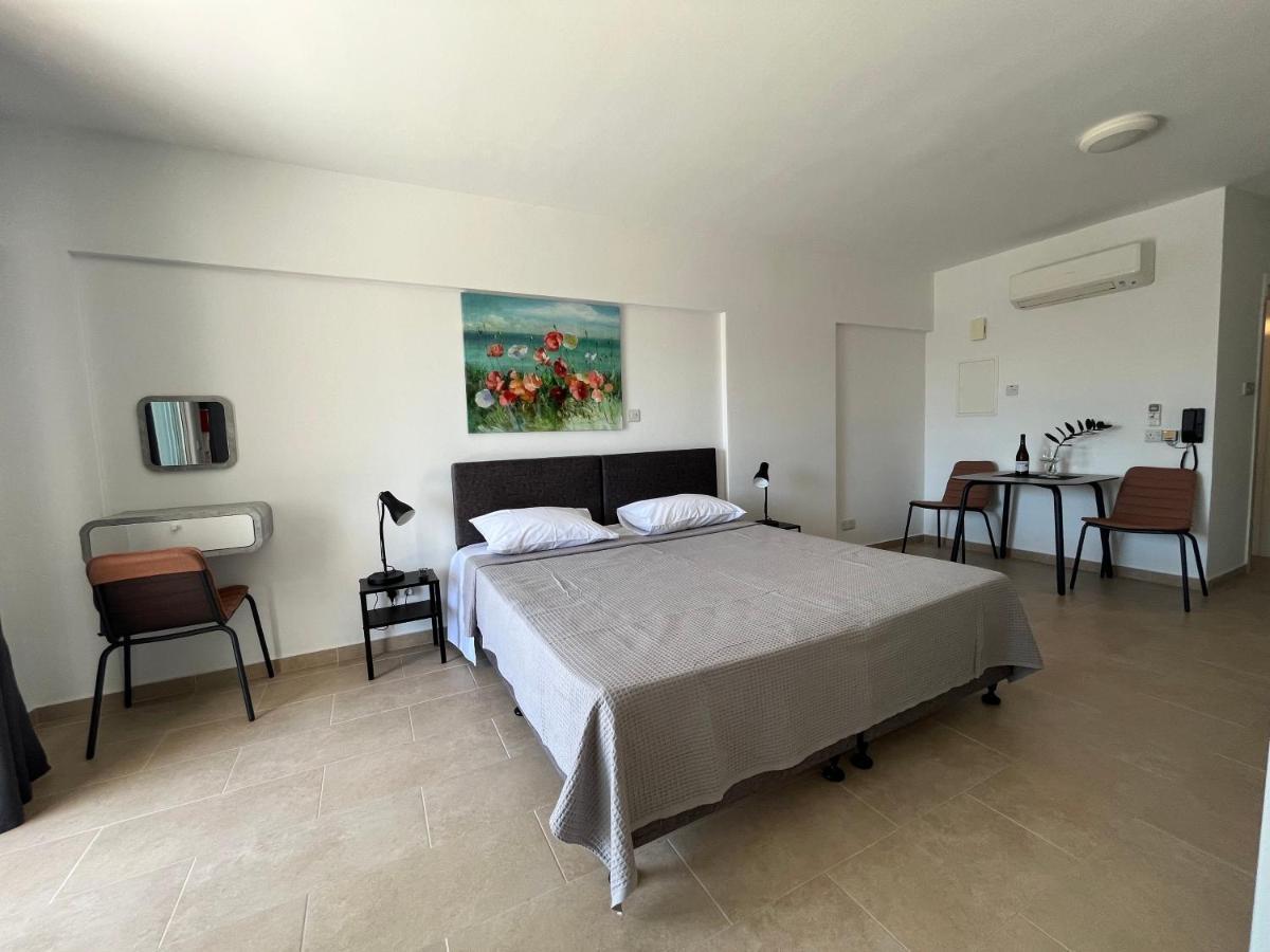 Papho'S Mare Apts Paphos Exterior photo